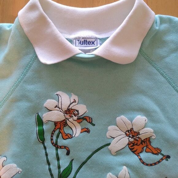 Tultex Tops - Vintage 80s Goldsmith's Critters Tiger Lillies Pun Collared Sweatshirt